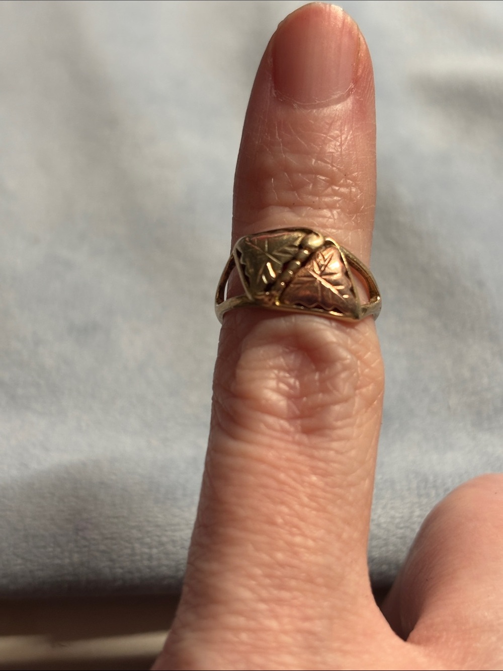 Vintage 12k 10K Black Hill Gold Ring size 5